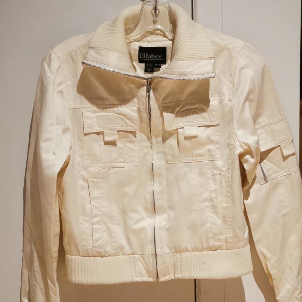 Creme/White Jacket